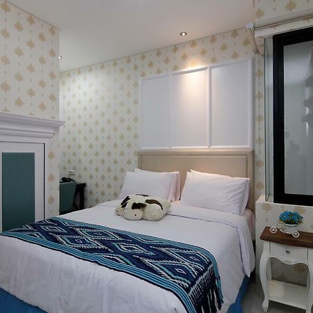 M Home Jakarta Bagian luar foto