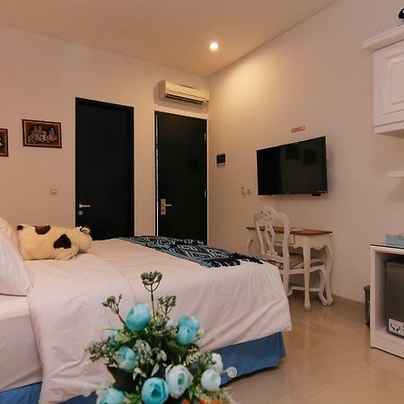 M Home Jakarta Bagian luar foto