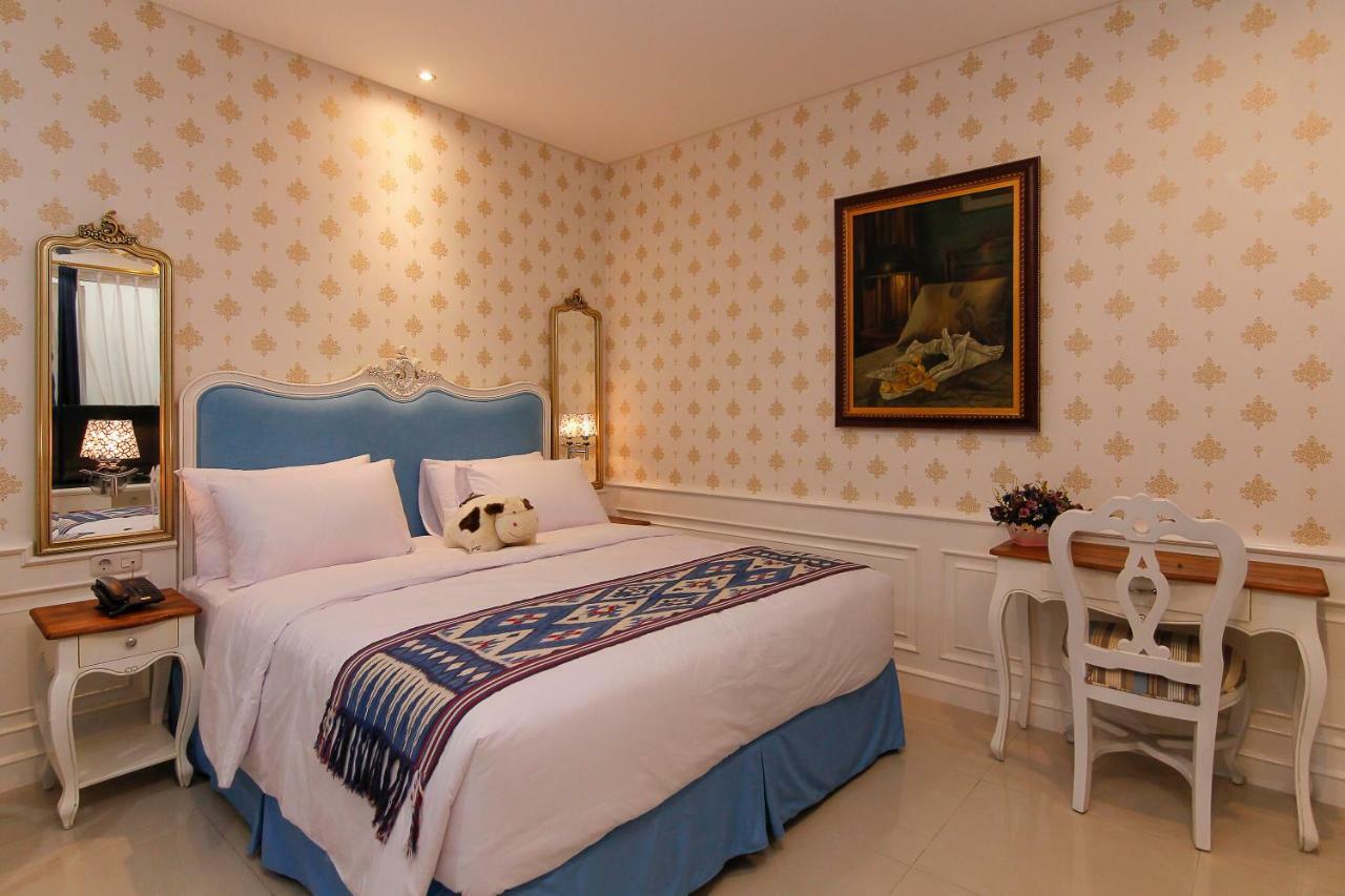 M Home Jakarta Bagian luar foto