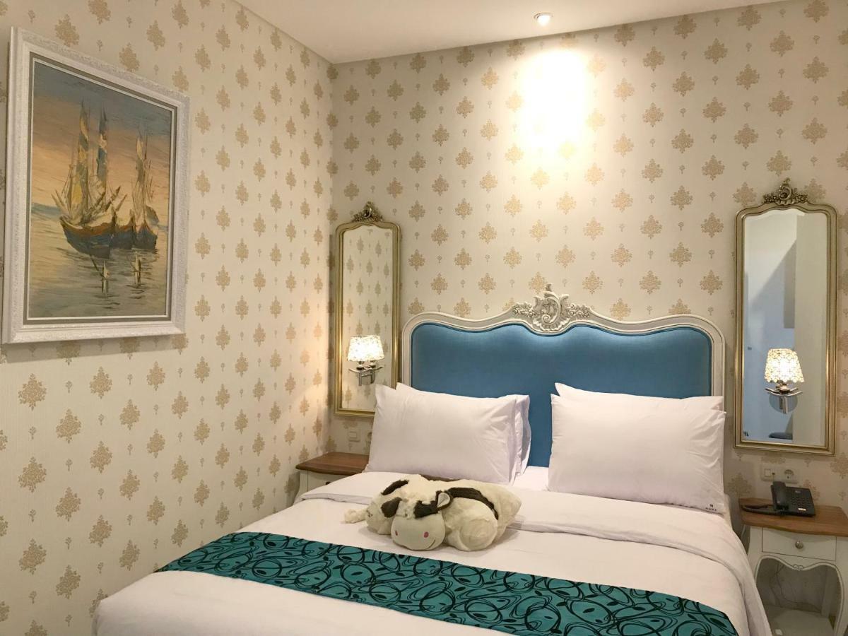 M Home Jakarta Bagian luar foto
