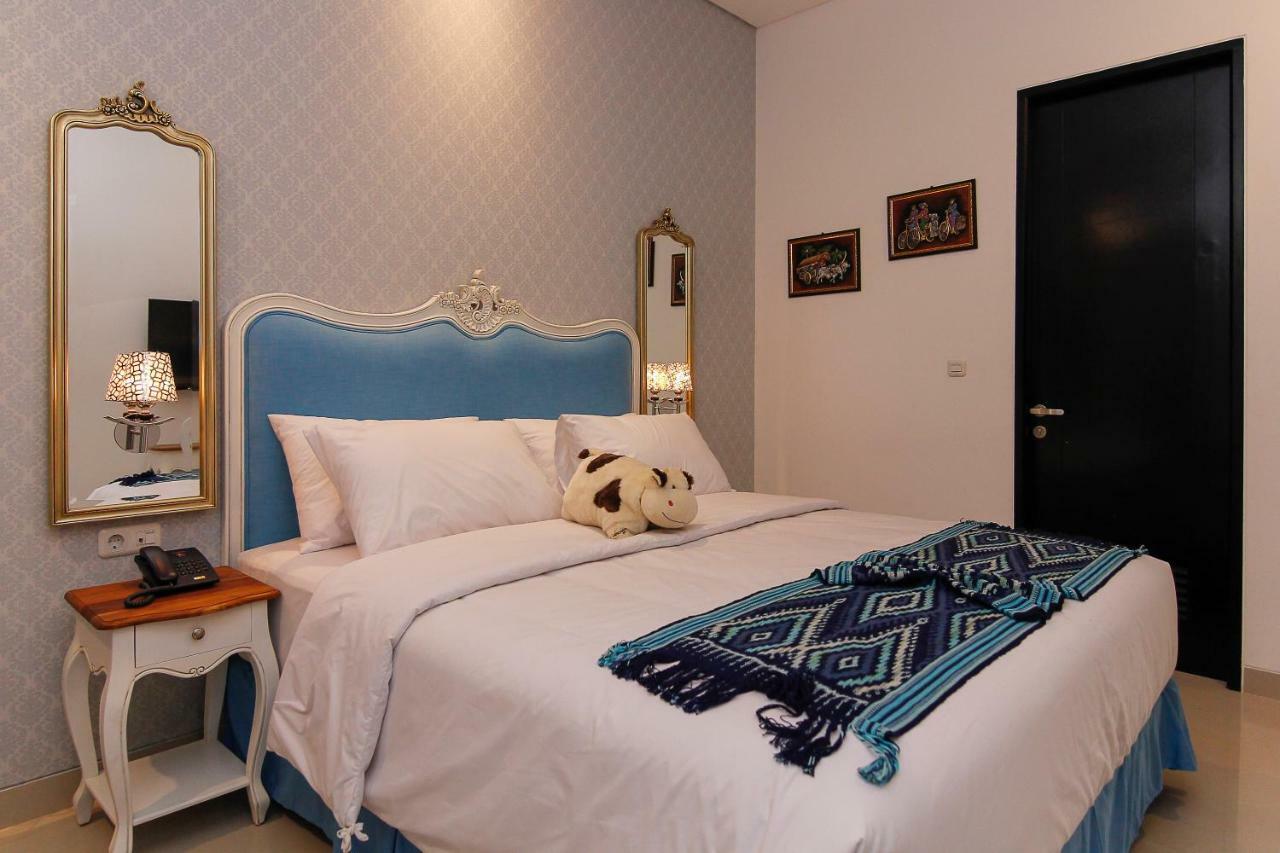 M Home Jakarta Bagian luar foto