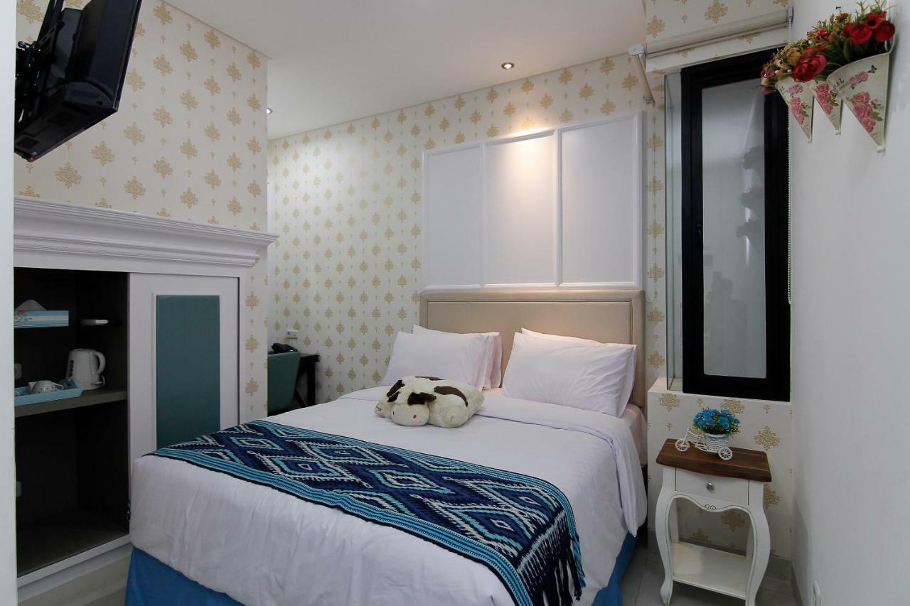 M Home Jakarta Bagian luar foto