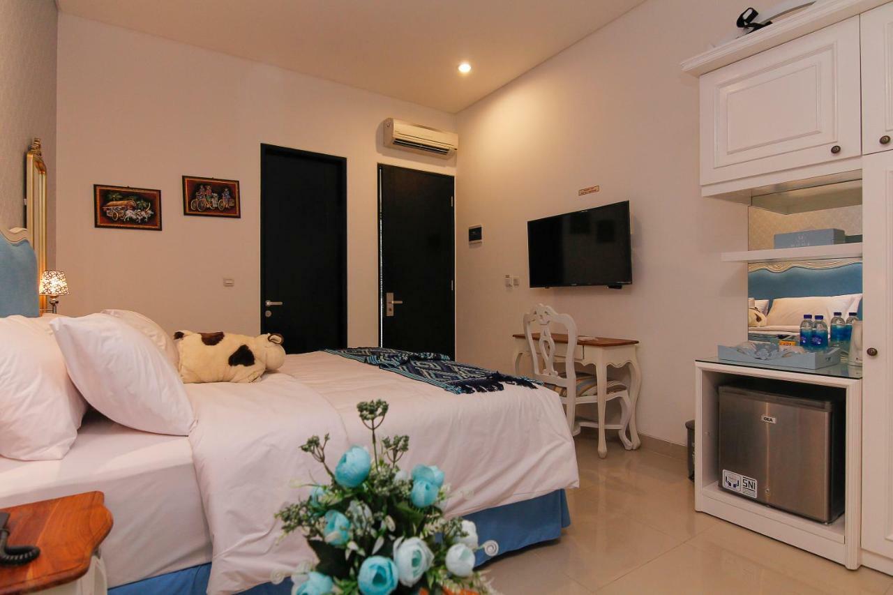 M Home Jakarta Bagian luar foto