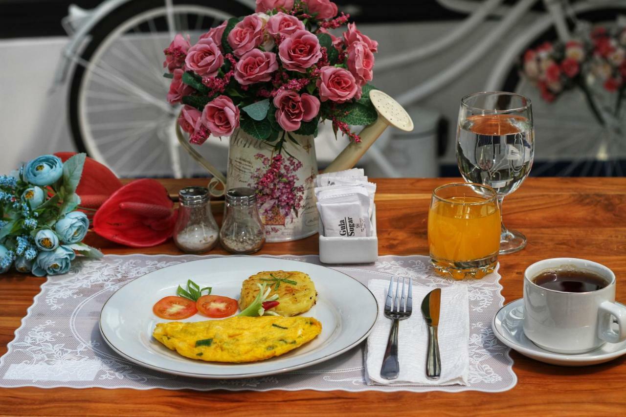 M Home Jakarta Bagian luar foto