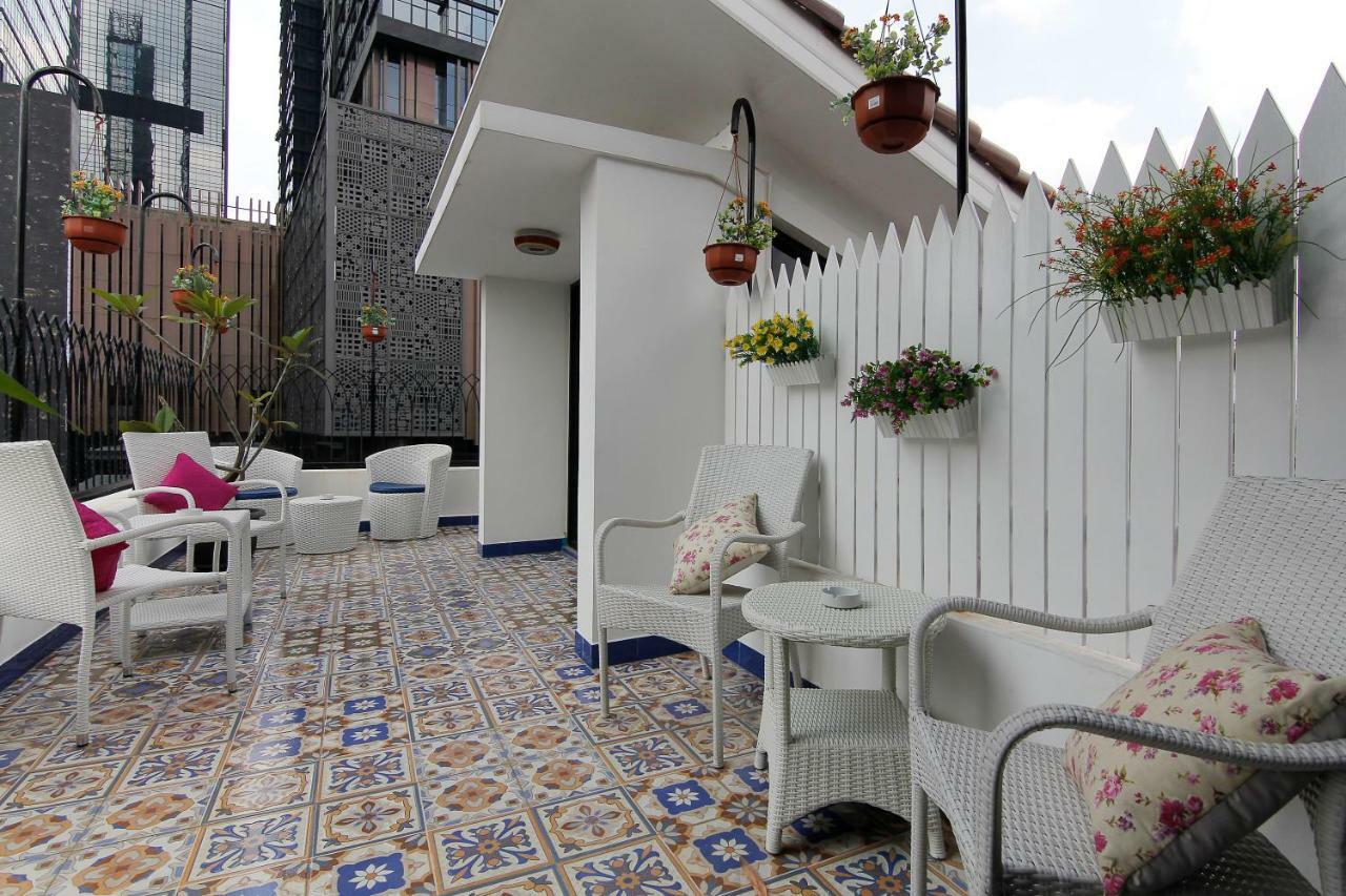 M Home Jakarta Bagian luar foto