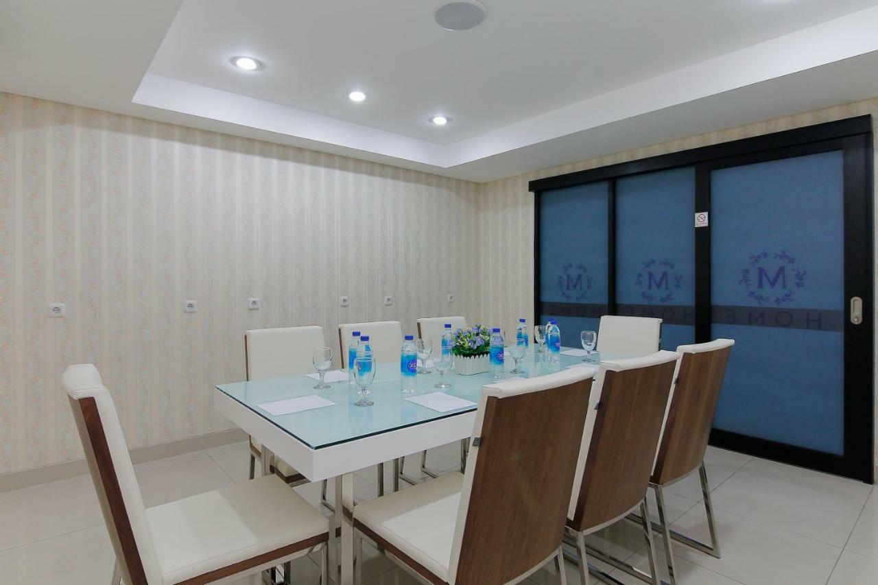 M Home Jakarta Bagian luar foto