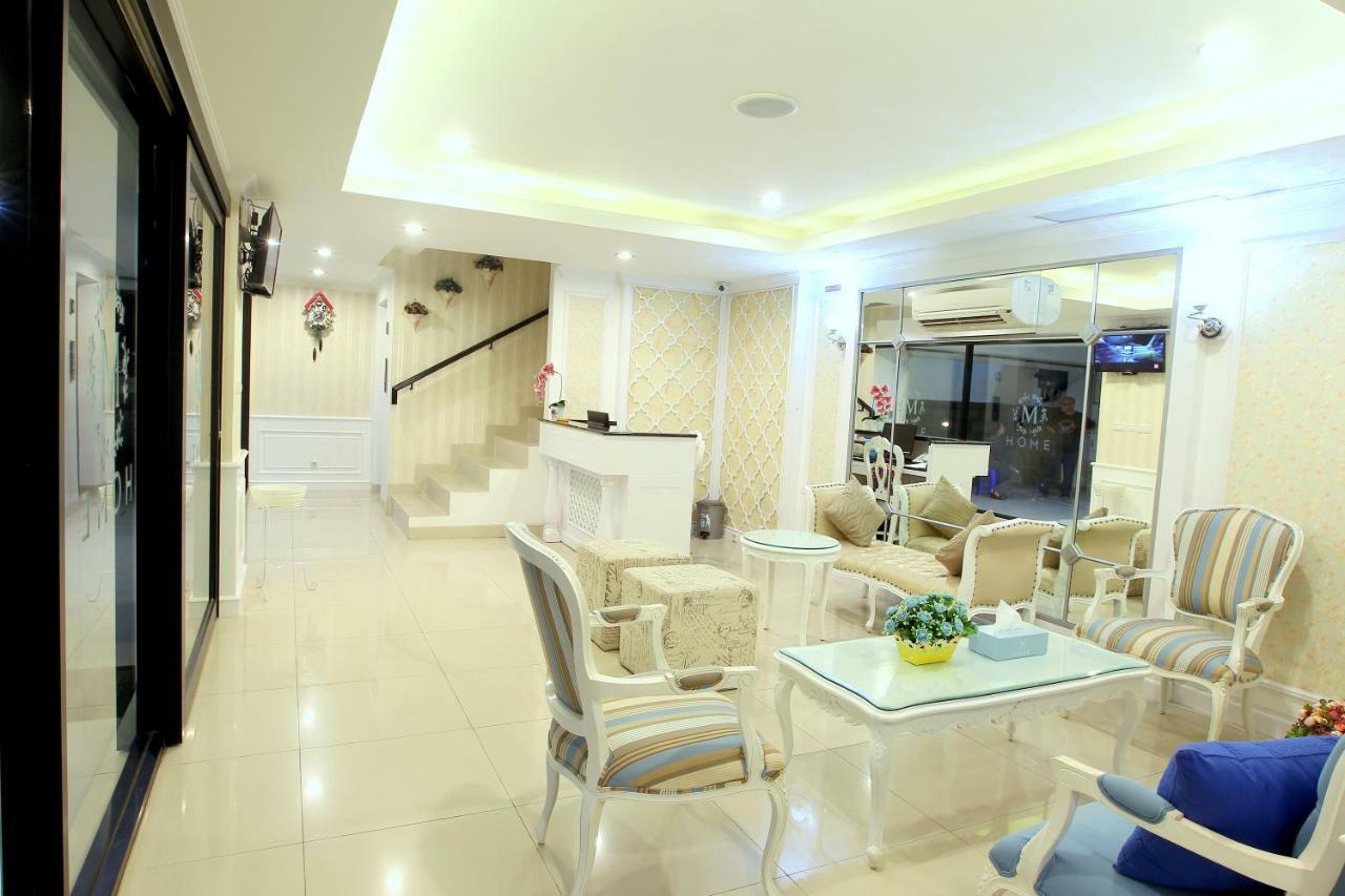 M Home Jakarta Bagian luar foto