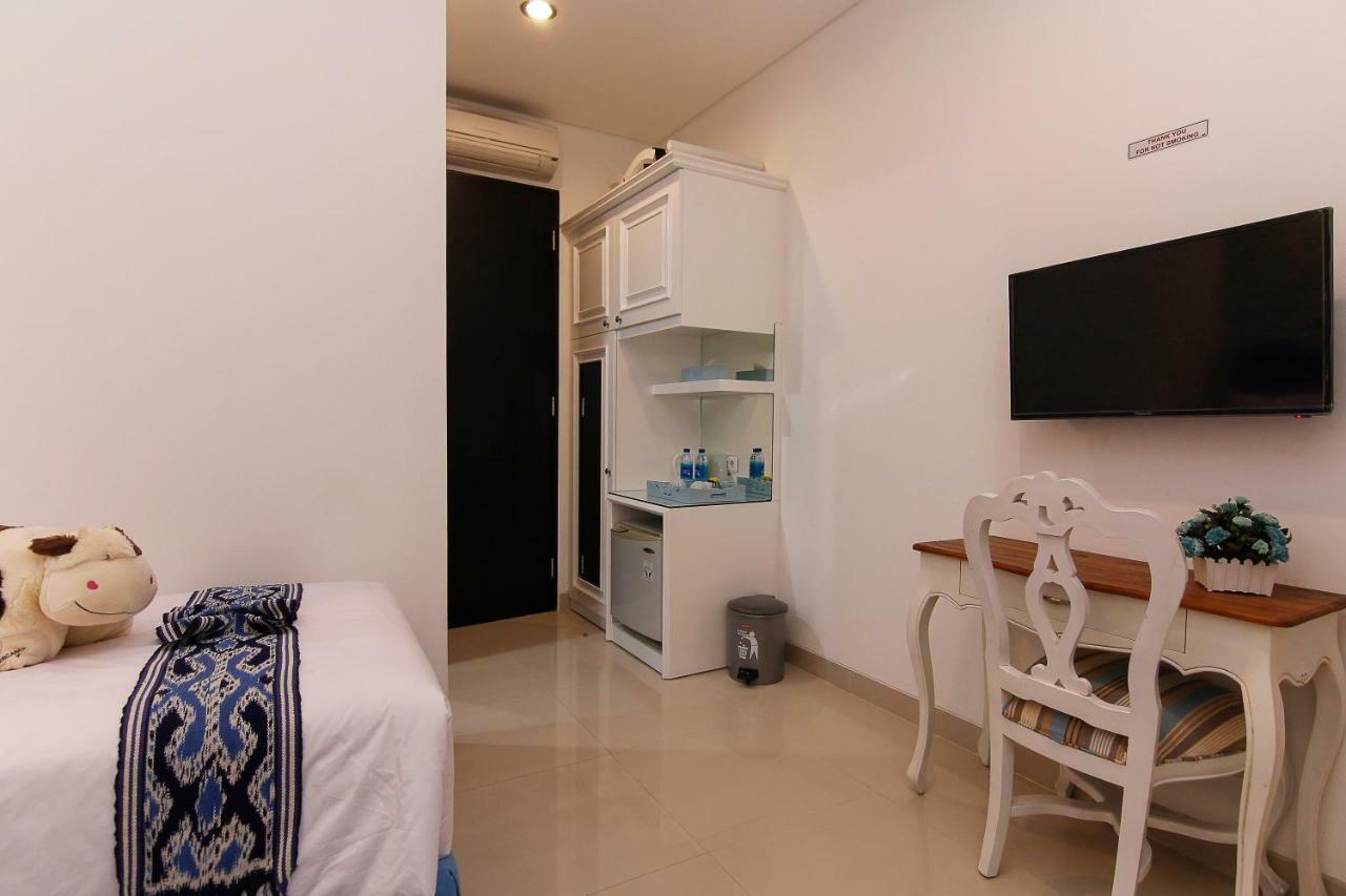 M Home Jakarta Bagian luar foto