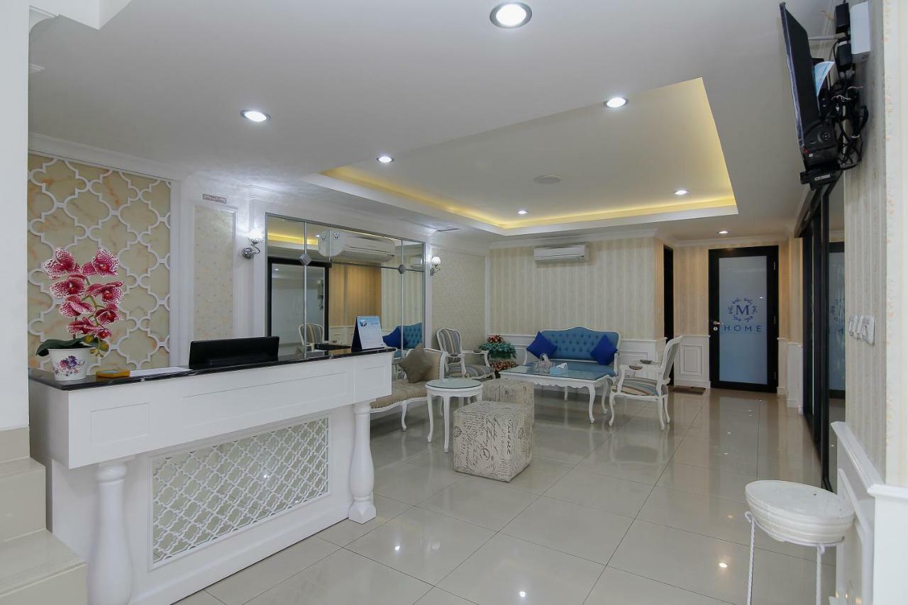 M Home Jakarta Bagian luar foto