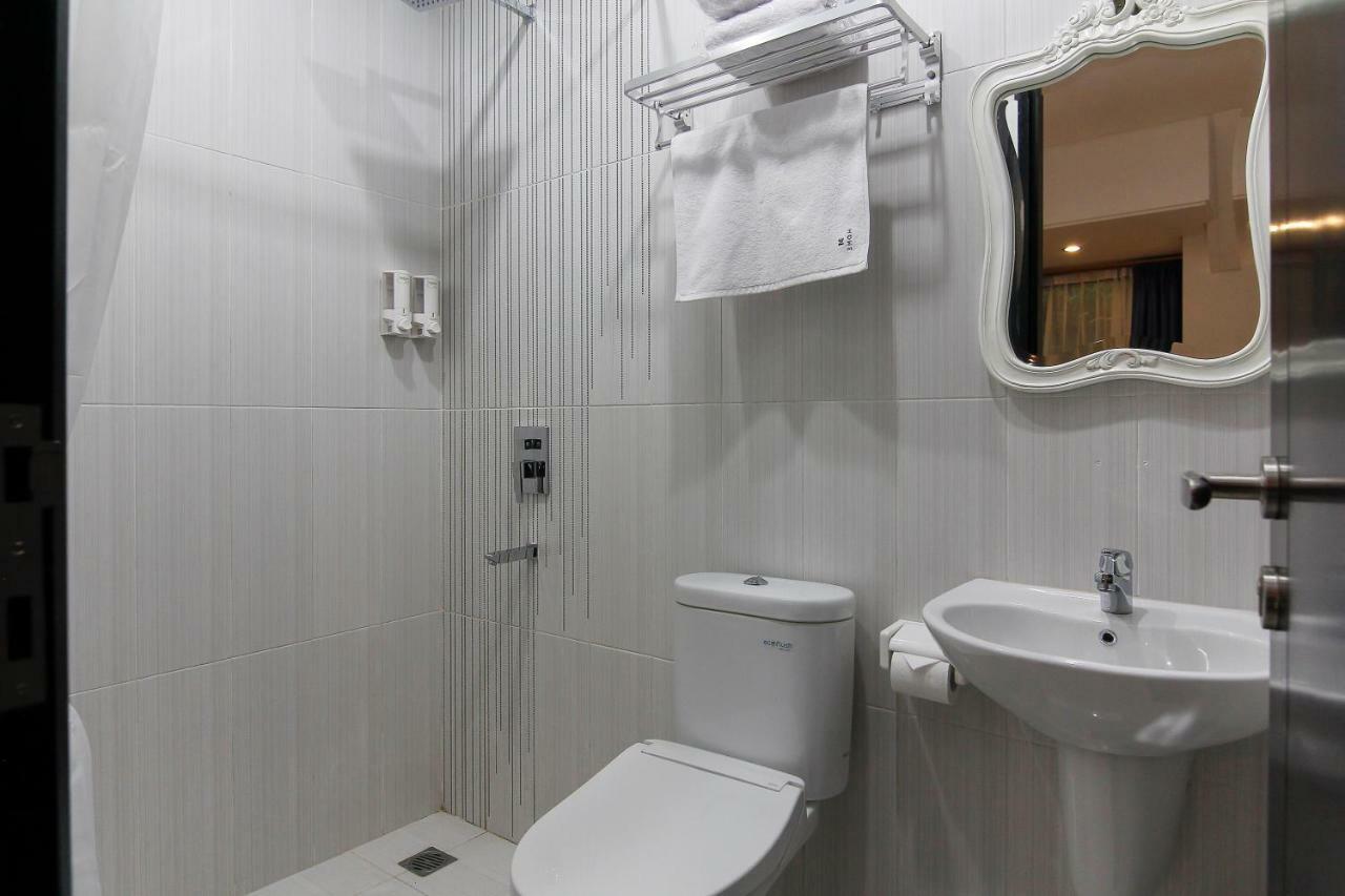 M Home Jakarta Bagian luar foto