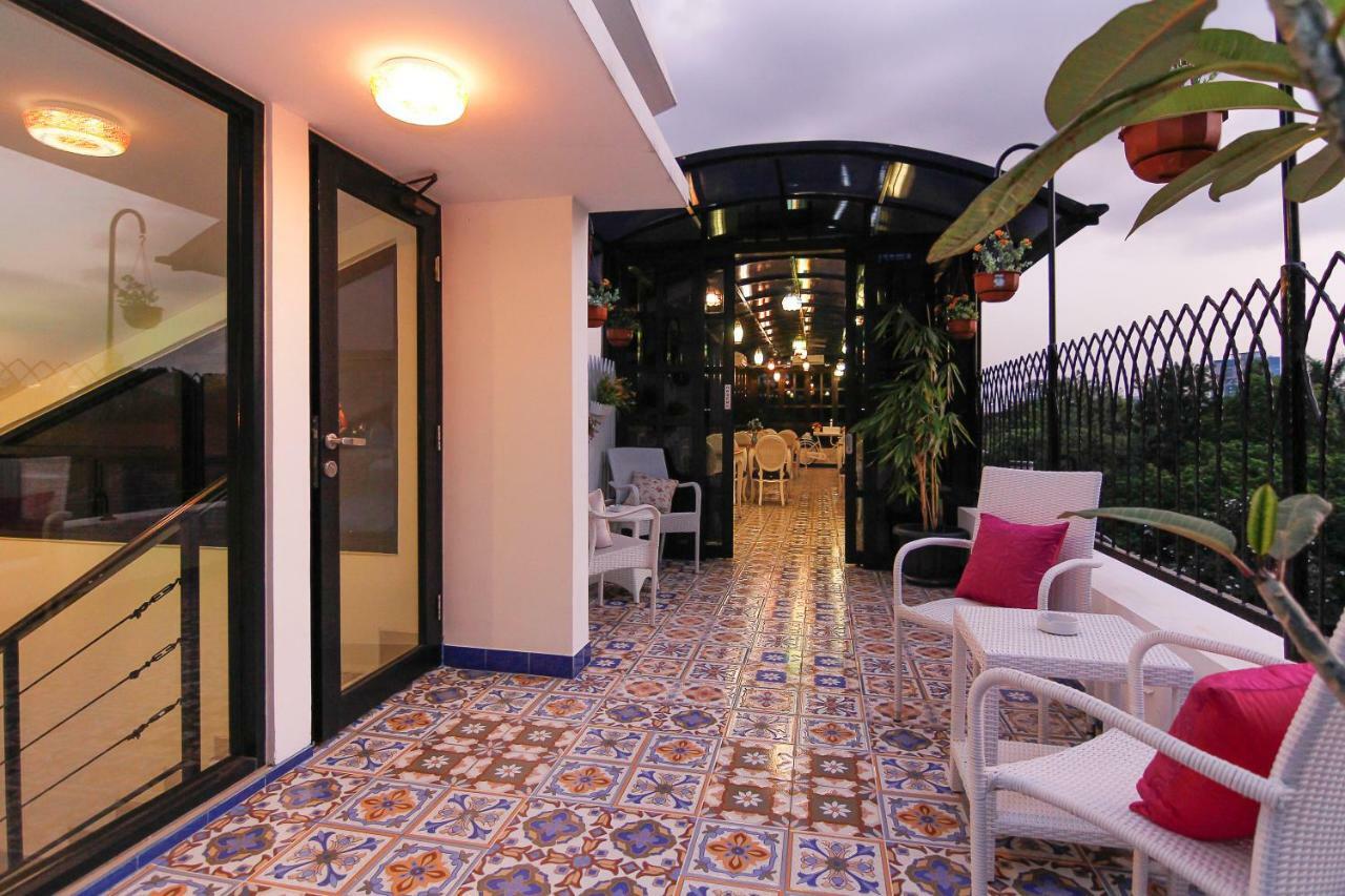 M Home Jakarta Bagian luar foto